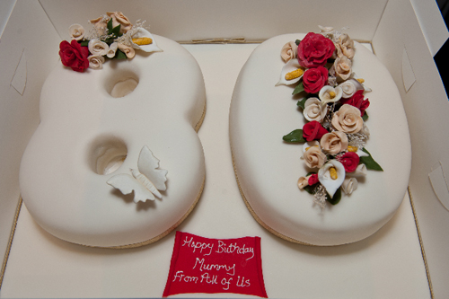 wedding cakes and birthday cakes buckinghamshire