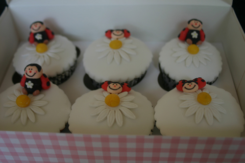 wedding cakes and birthday cakes buckinghamshire