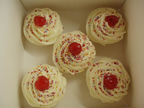 wedding cakes and birthday cakes buckinghamshire